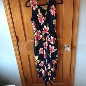 Dream Of Me floral navy blue jumpsuit M